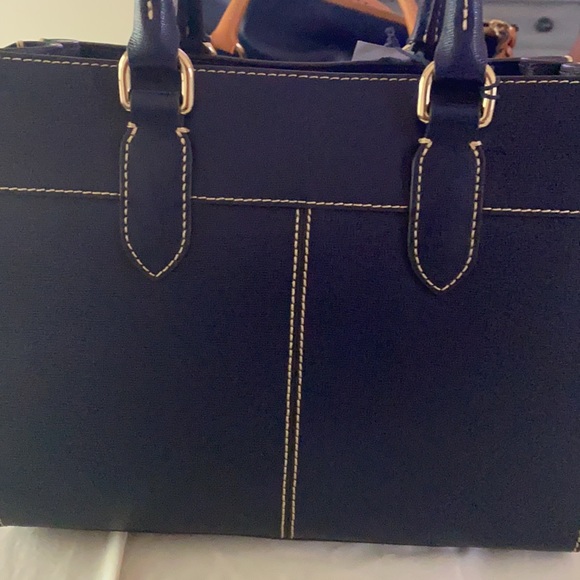 Beautiful Dooney and Bourke small/medium satchel. Sophisticated and elegant bag. - Picture 4 of 5